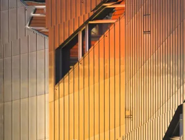 Innencover des JMB Journal Nr 22 mit der Fassade des JMB im Abendlicht